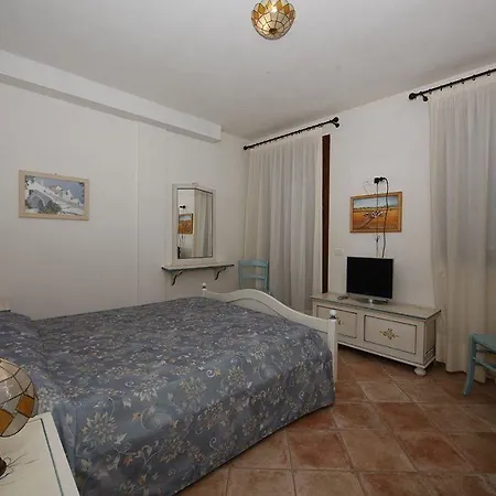 Dolores Castle Aparthotel 3*