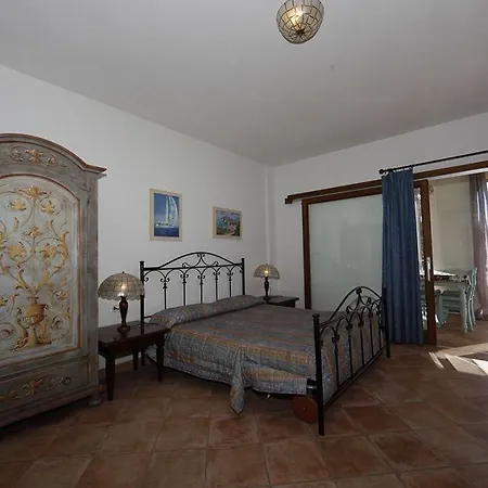 Dolores Castle Aparthotel 3*