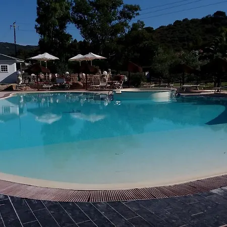 Dolores Castle Aparthotel 3*